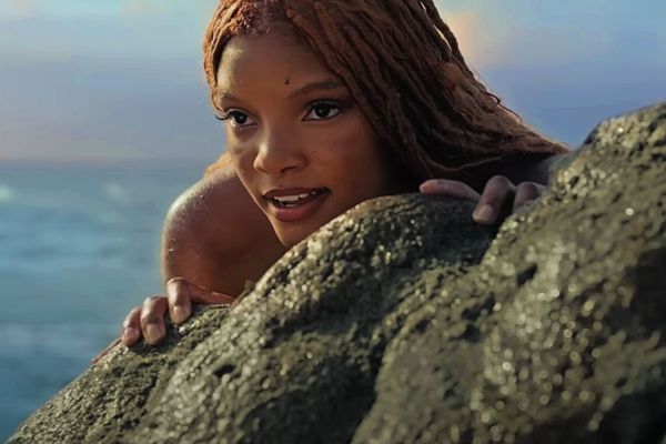 Halle Bailey Shines In Disneys Live Action The Little Mermaid 